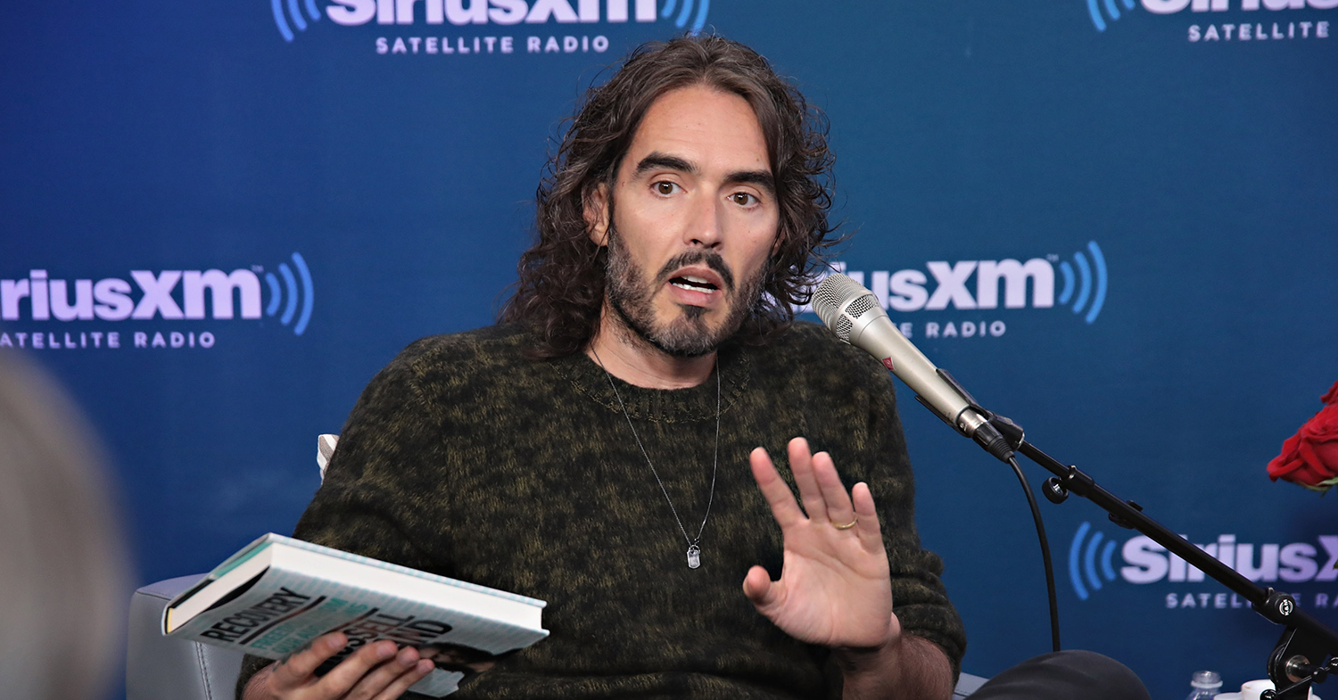Comedian Russell Brand Buys Vegan Cookies For Entire ‘Re:Birth’ Audience