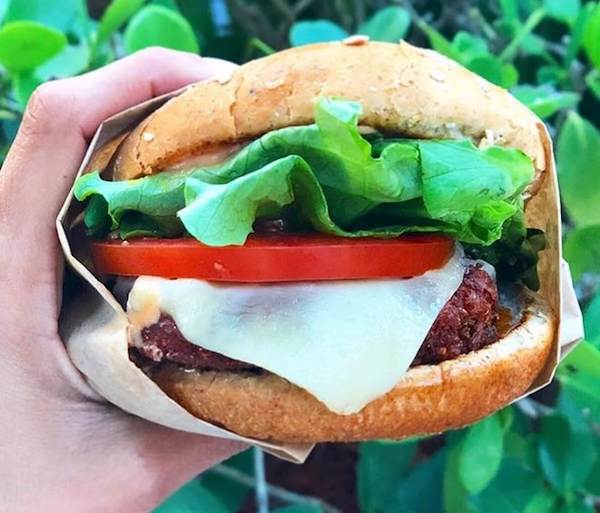 9 U.S. Restaurant Chains That Serve the Vegan Beyond Burger (Updated