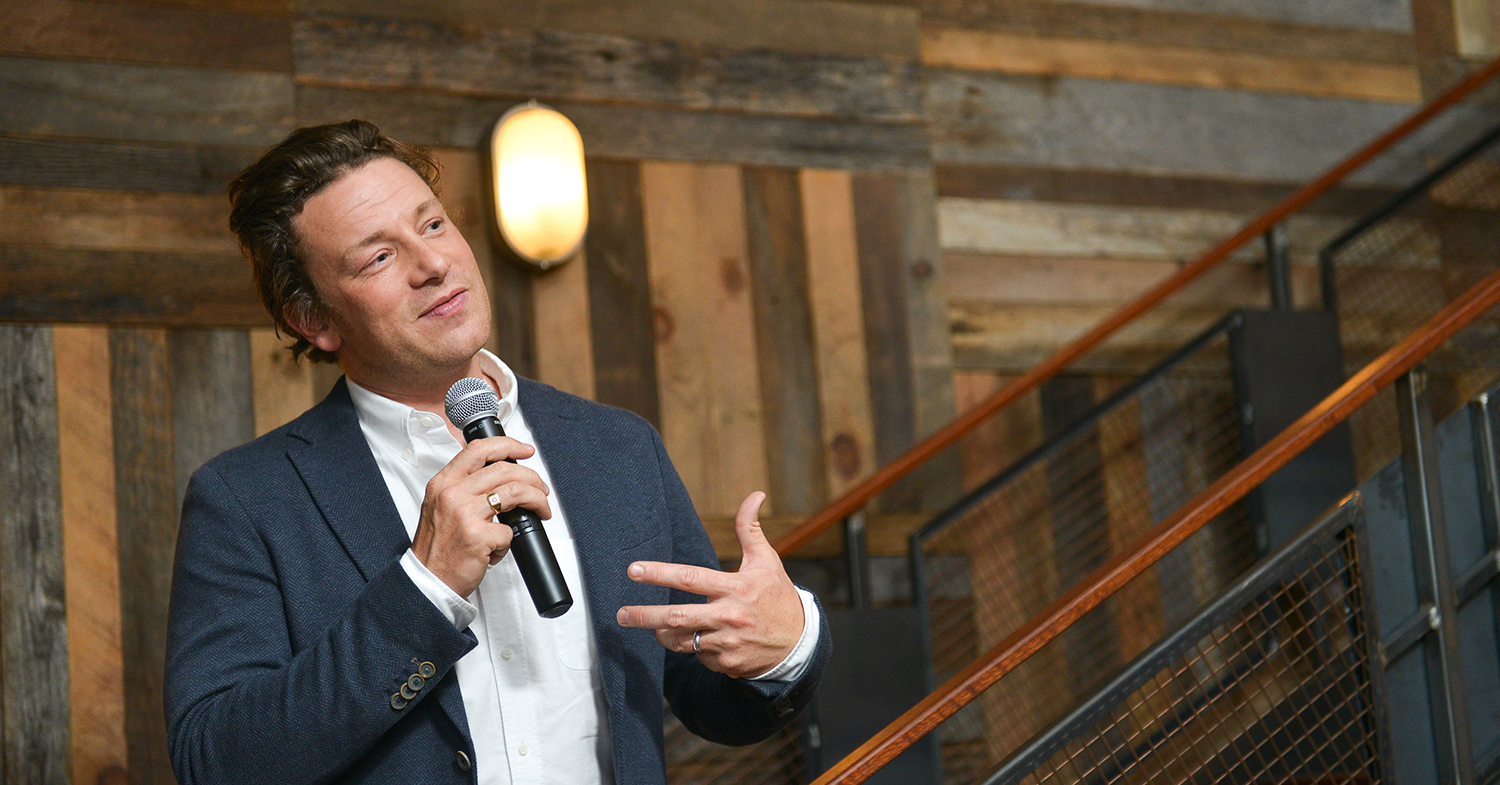 Jamie Oliver Ditches Meat to Inspire Public With His Vegetarian Challenge