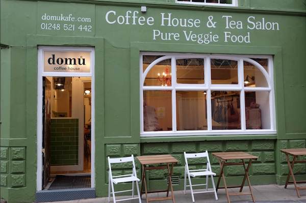The Smiths Bass Player Transforms Pub Into a Vegetarian Cafe