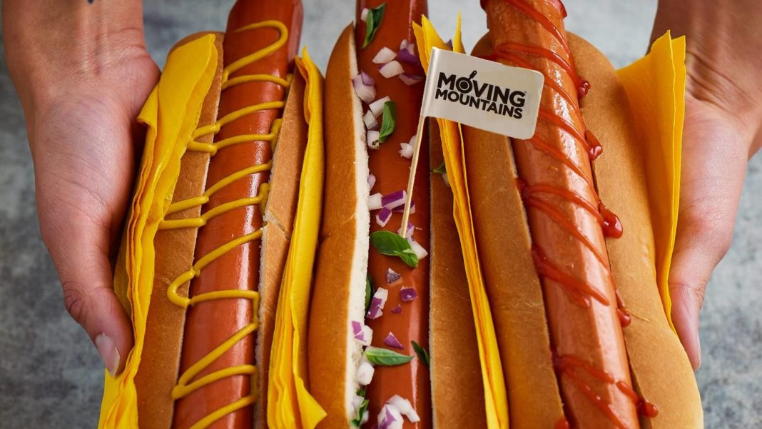 These Tasty New Vegan Hot Dogs Are Confusing Meat Eaters | LIVEKINDLY