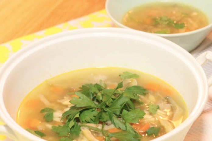 11 recettes de soupe au poulet végétaliennes pour la saison du rhume et de la grippe