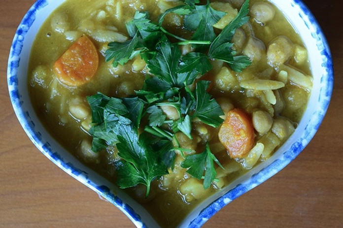 11 recettes de soupe au poulet végétalienne pour la saison du rhume et de la grippe