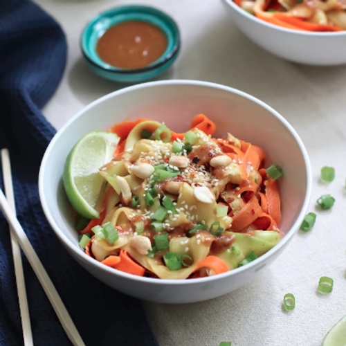 6-Ingredient Vegan Zucchini and Carrot Noodles in Peanut Sauce