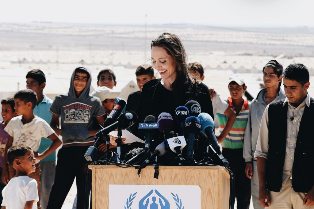10 Angelina Jolie Gjorde Verden Til Et Bedre Sted