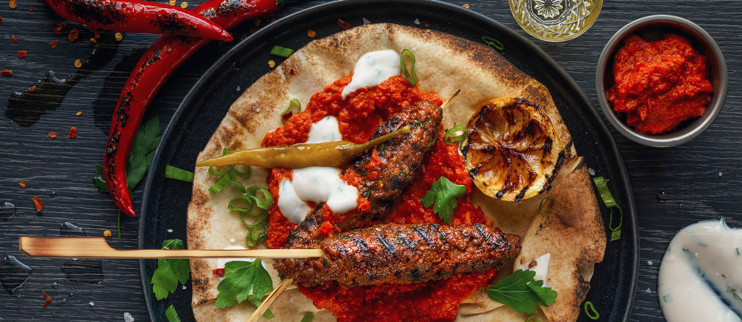 Oumph! Ćevapi Skewers with Spicy Relish and Grilled Lemon