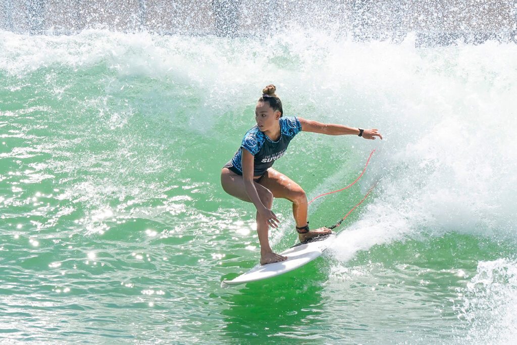 Tia Blanco surfing